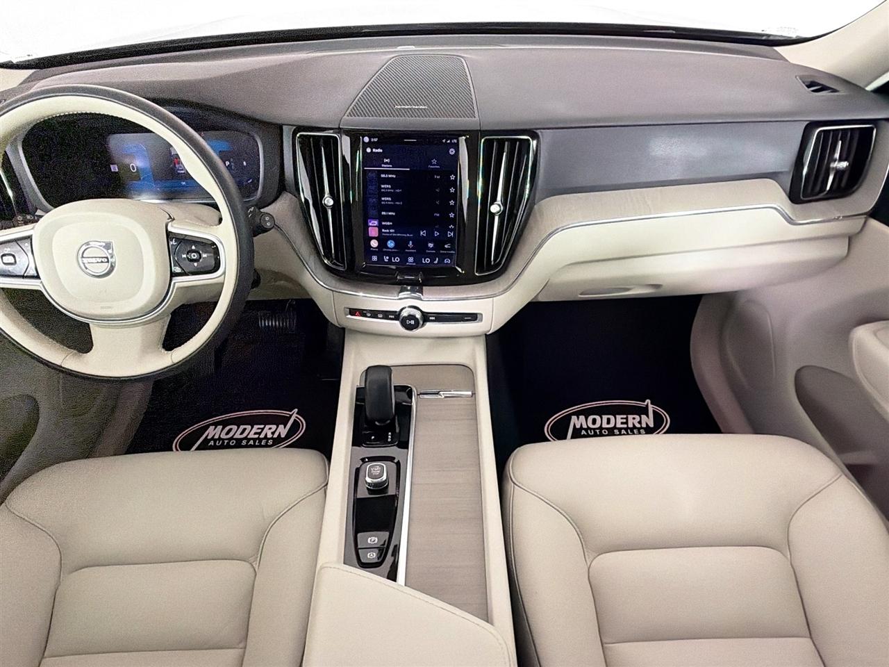 Volvo XC60 B5 AWD Plus Dark Theme 2023