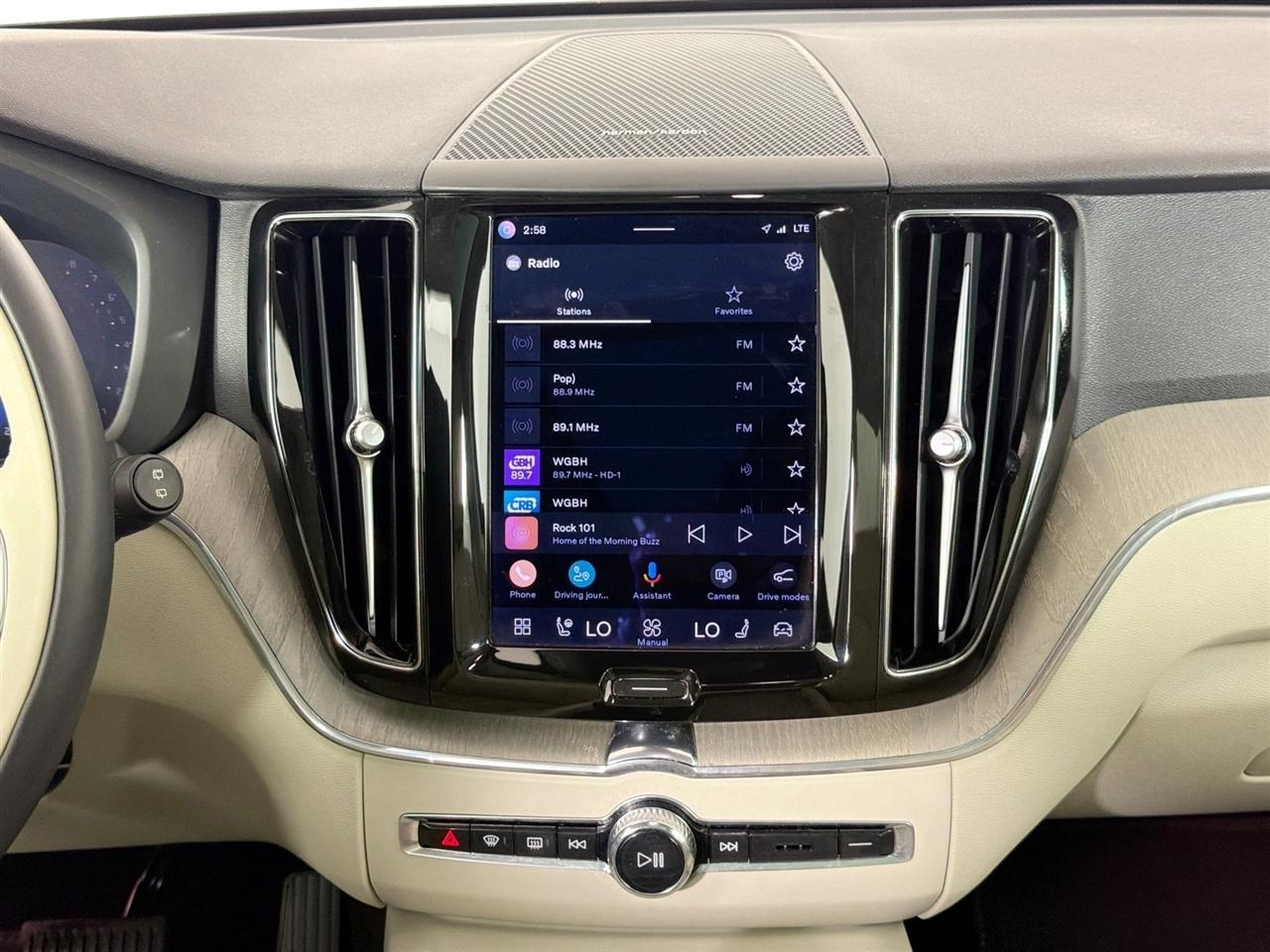 Volvo XC60 B5 AWD Plus Dark Theme 2023