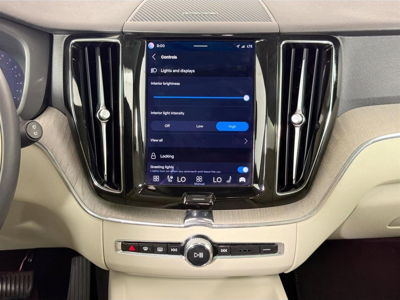 Volvo XC60 B5 AWD Plus Dark Theme 2023