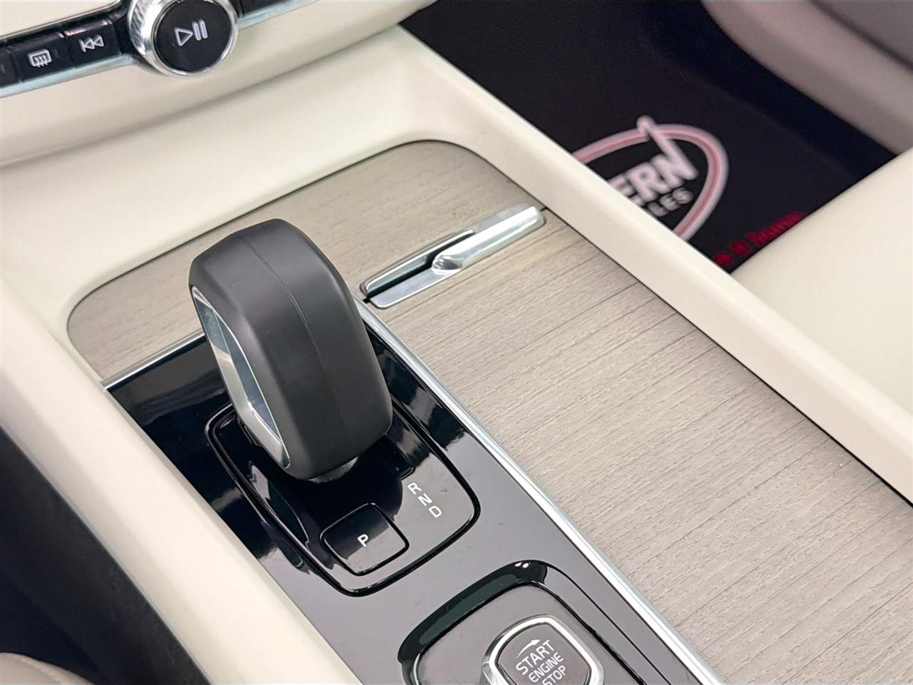 Volvo XC60 B5 AWD Plus Dark Theme 2023