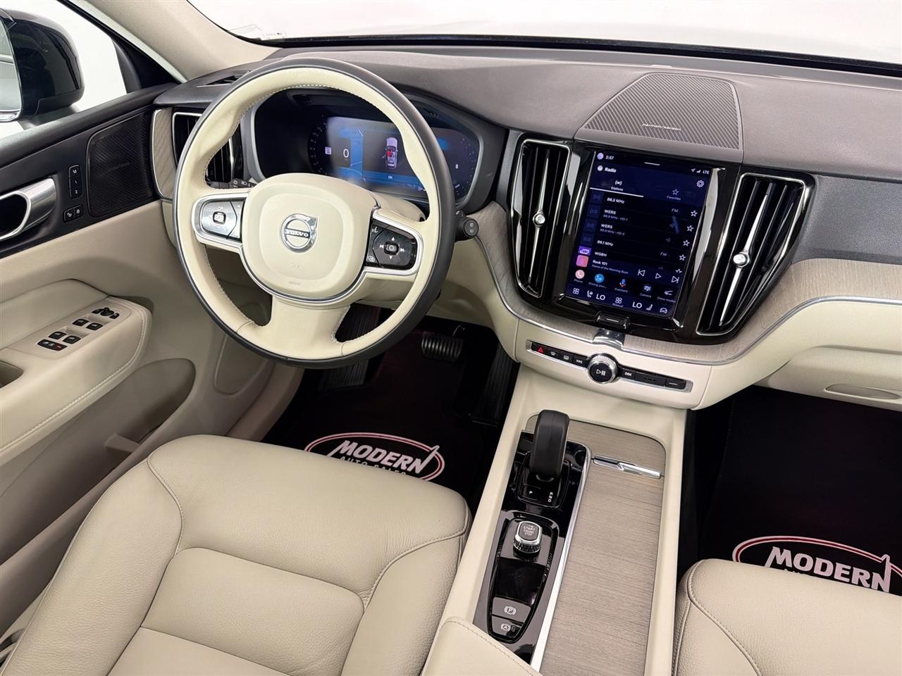 Volvo XC60 B5 AWD Plus Dark Theme 2023