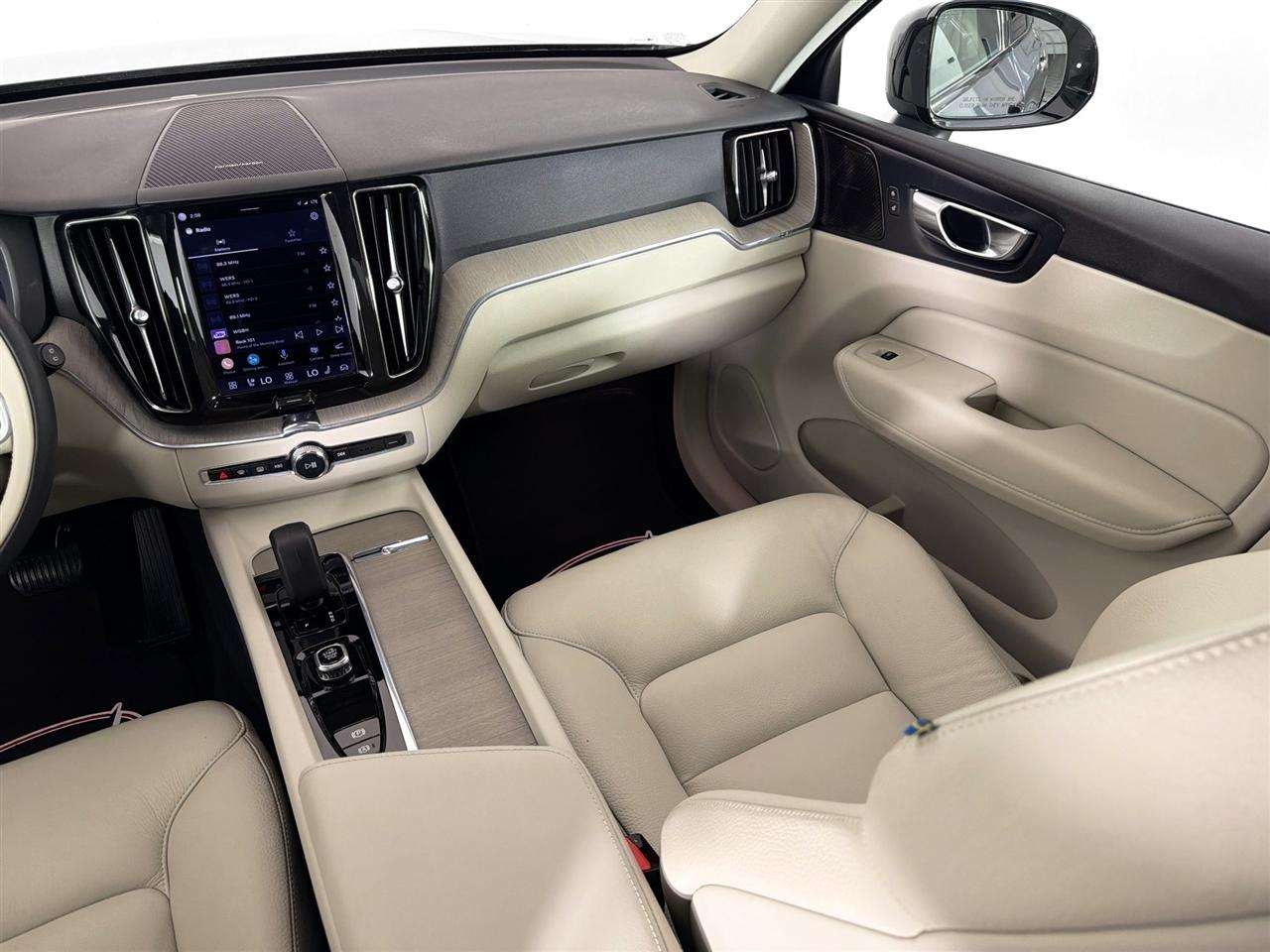 Volvo XC60 B5 AWD Plus Dark Theme 2023