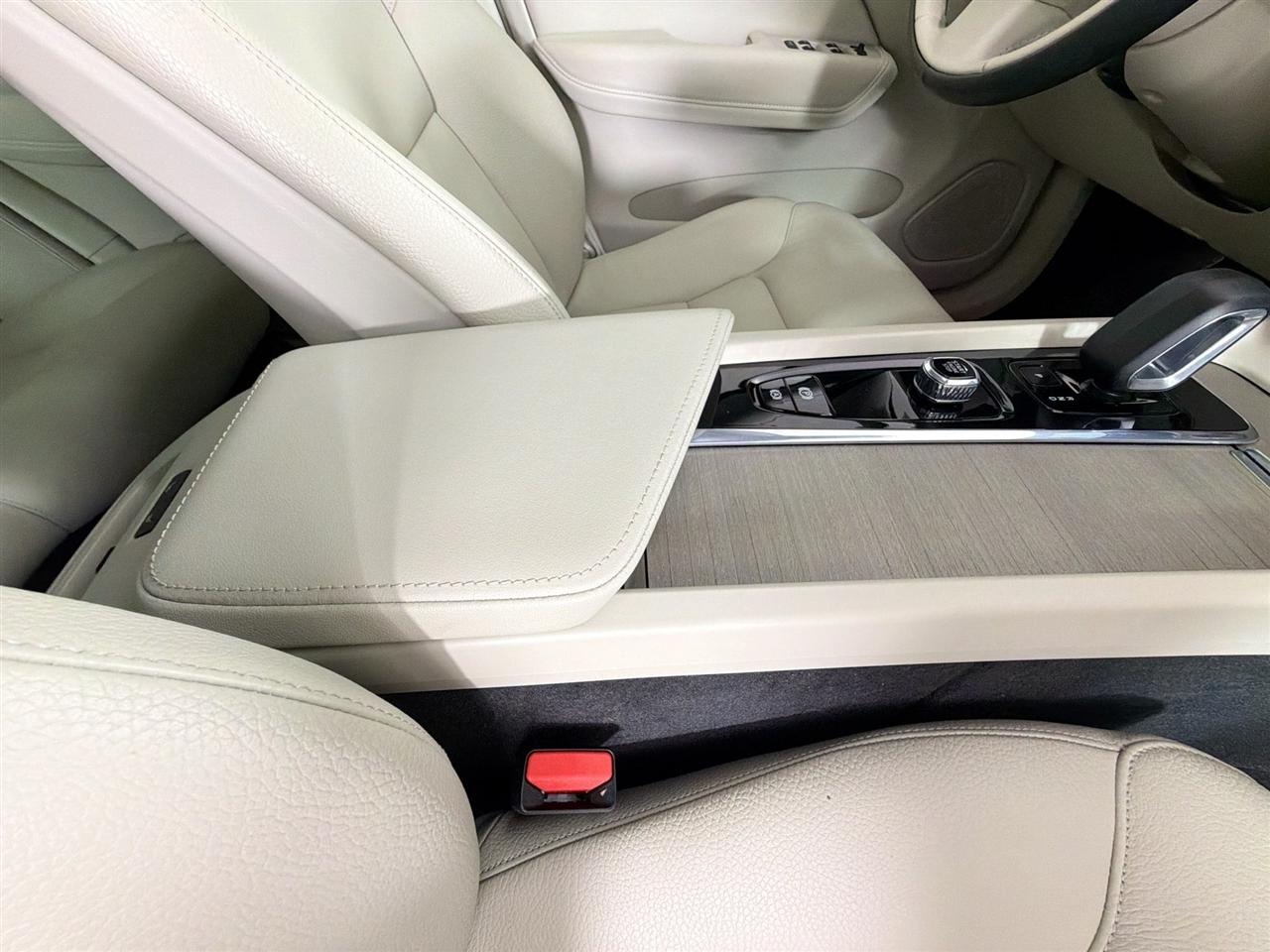 Volvo XC60 B5 AWD Plus Dark Theme 2023