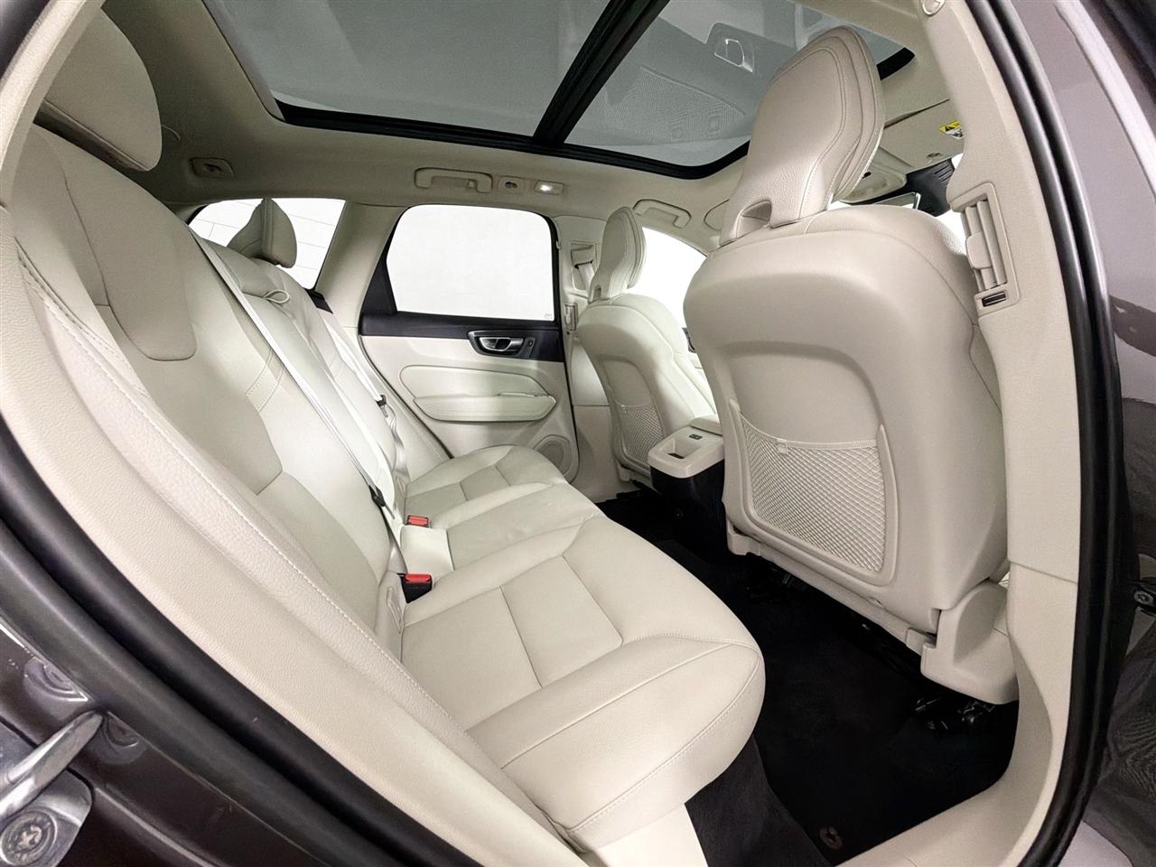 Volvo XC60 B5 AWD Plus Dark Theme 2023
