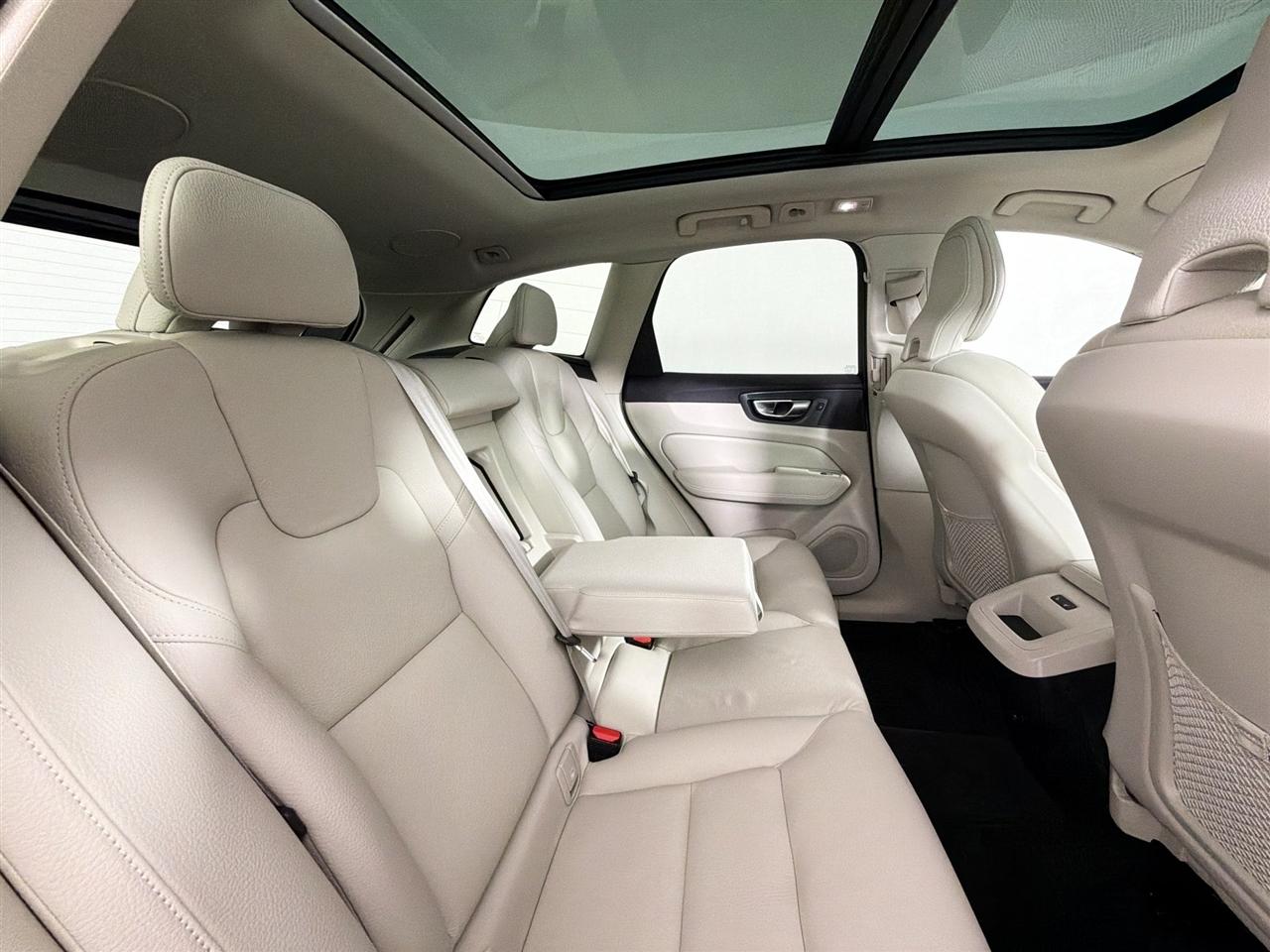 Volvo XC60 B5 AWD Plus Dark Theme 2023