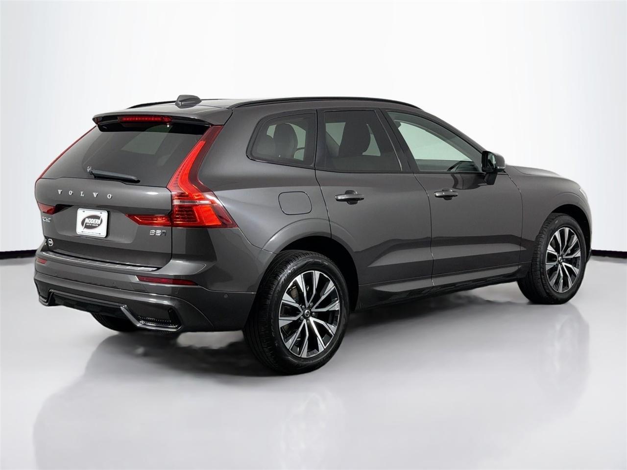 Volvo XC60 B5 AWD Plus Dark Theme 2023
