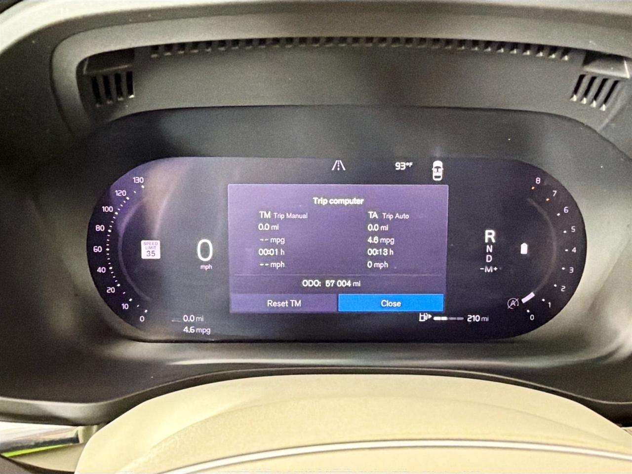 Volvo XC60 B5 AWD Plus Dark Theme 2023