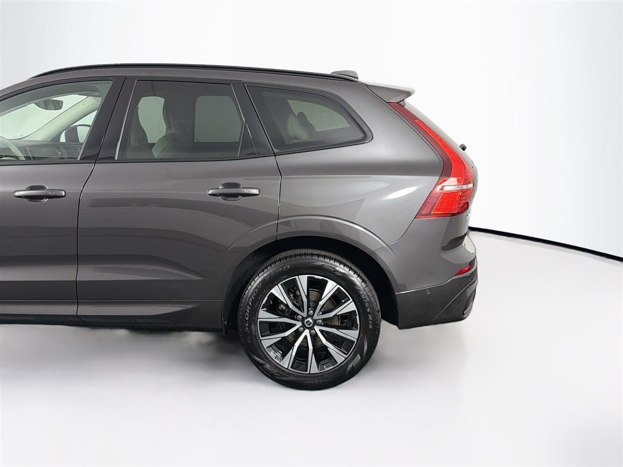 Volvo XC60 B5 AWD Plus Dark Theme 2023