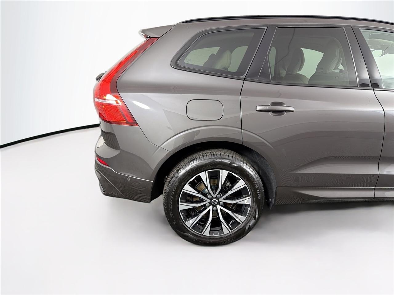 Volvo XC60 B5 AWD Plus Dark Theme 2023