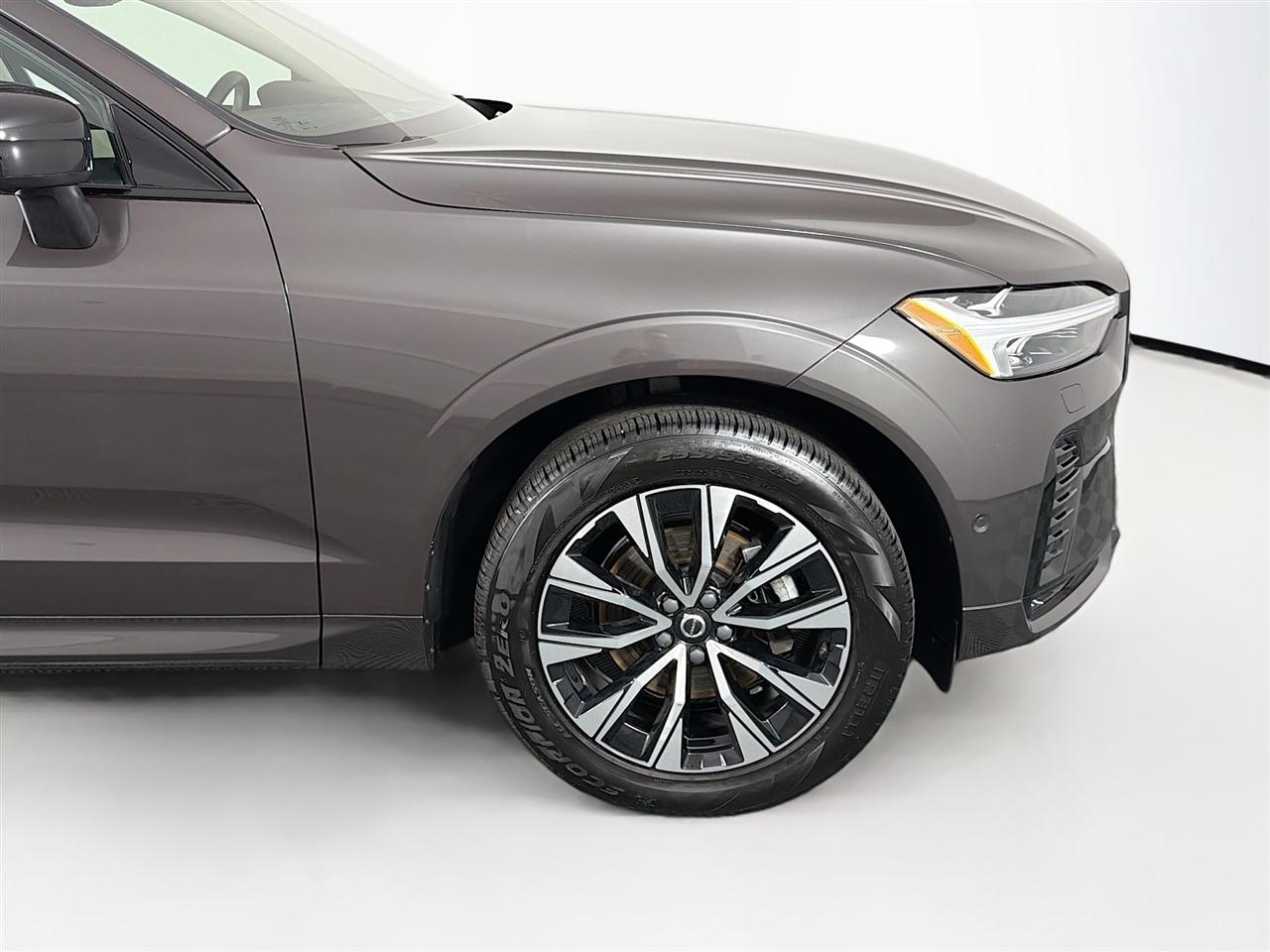 Volvo XC60 B5 AWD Plus Dark Theme 2023