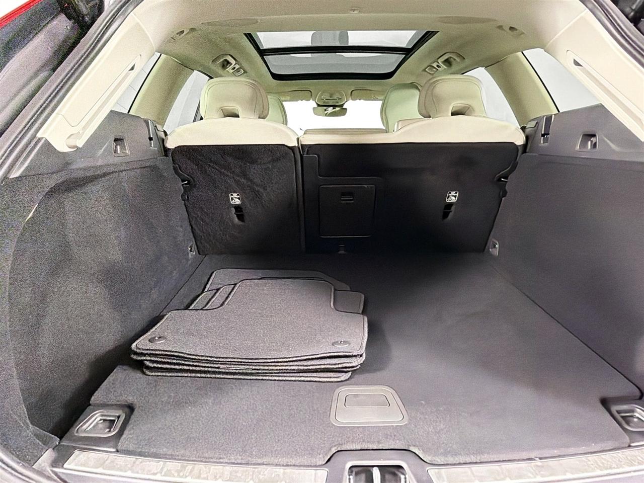 Volvo XC60 B5 AWD Plus Dark Theme 2023