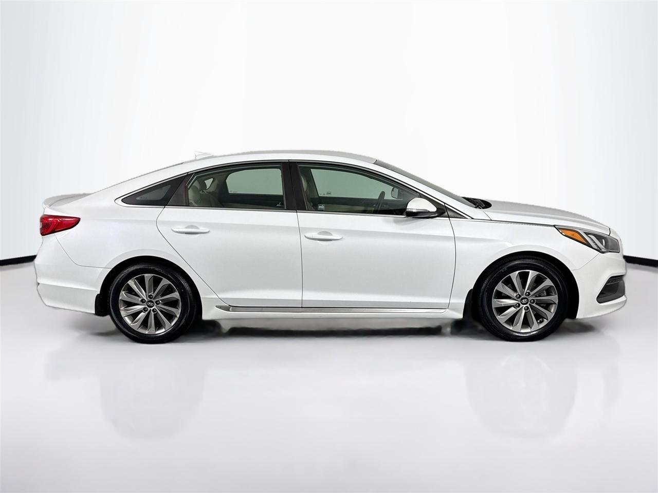 Hyundai Sonata 4dr Sdn 2.4L Sport PZEV 2016