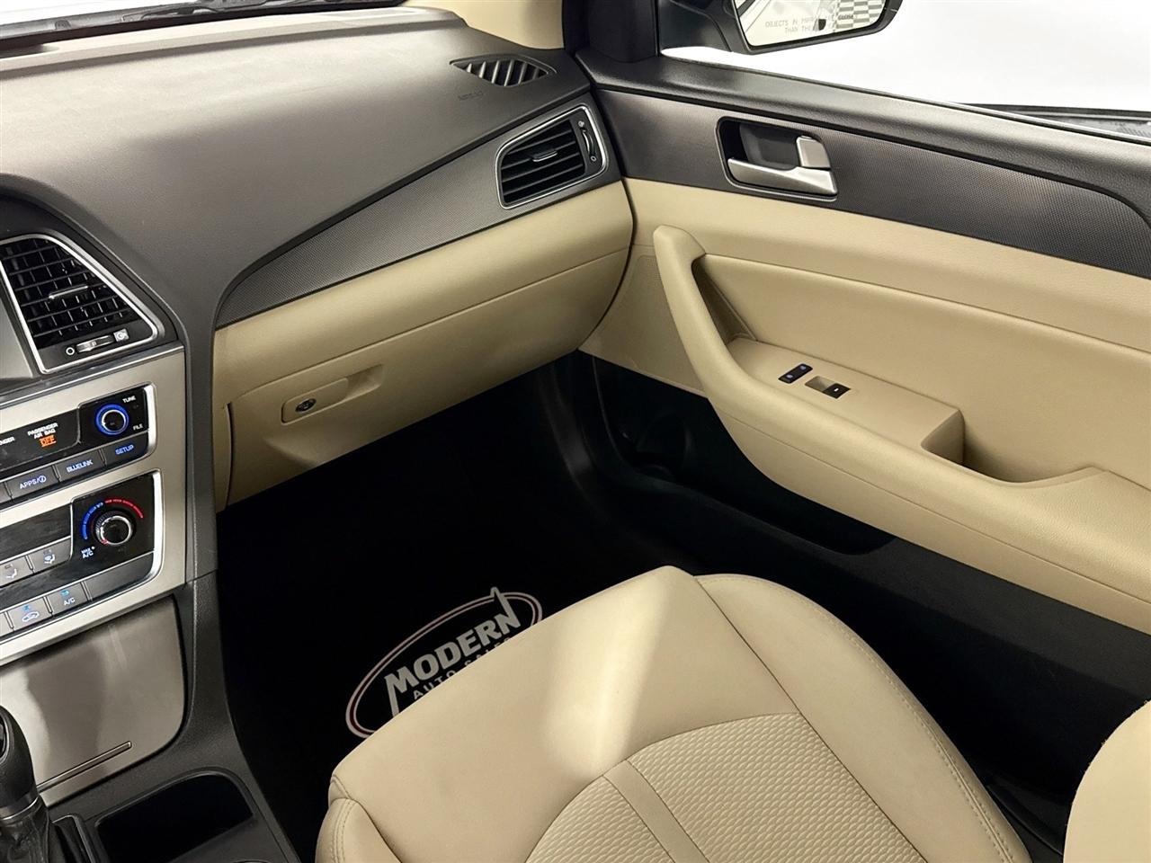Hyundai Sonata 4dr Sdn 2.4L Sport PZEV 2016