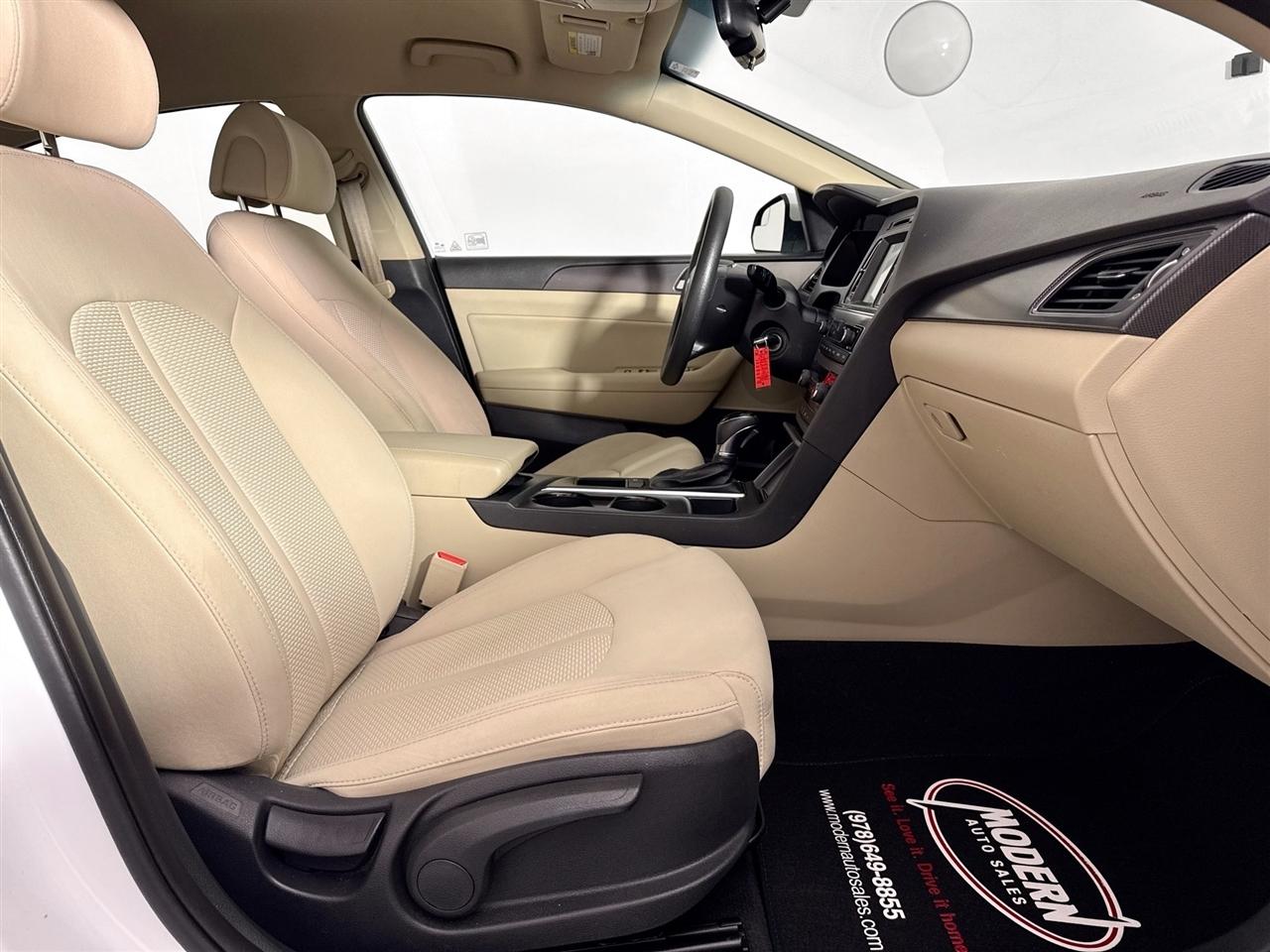 Hyundai Sonata 4dr Sdn 2.4L Sport PZEV 2016