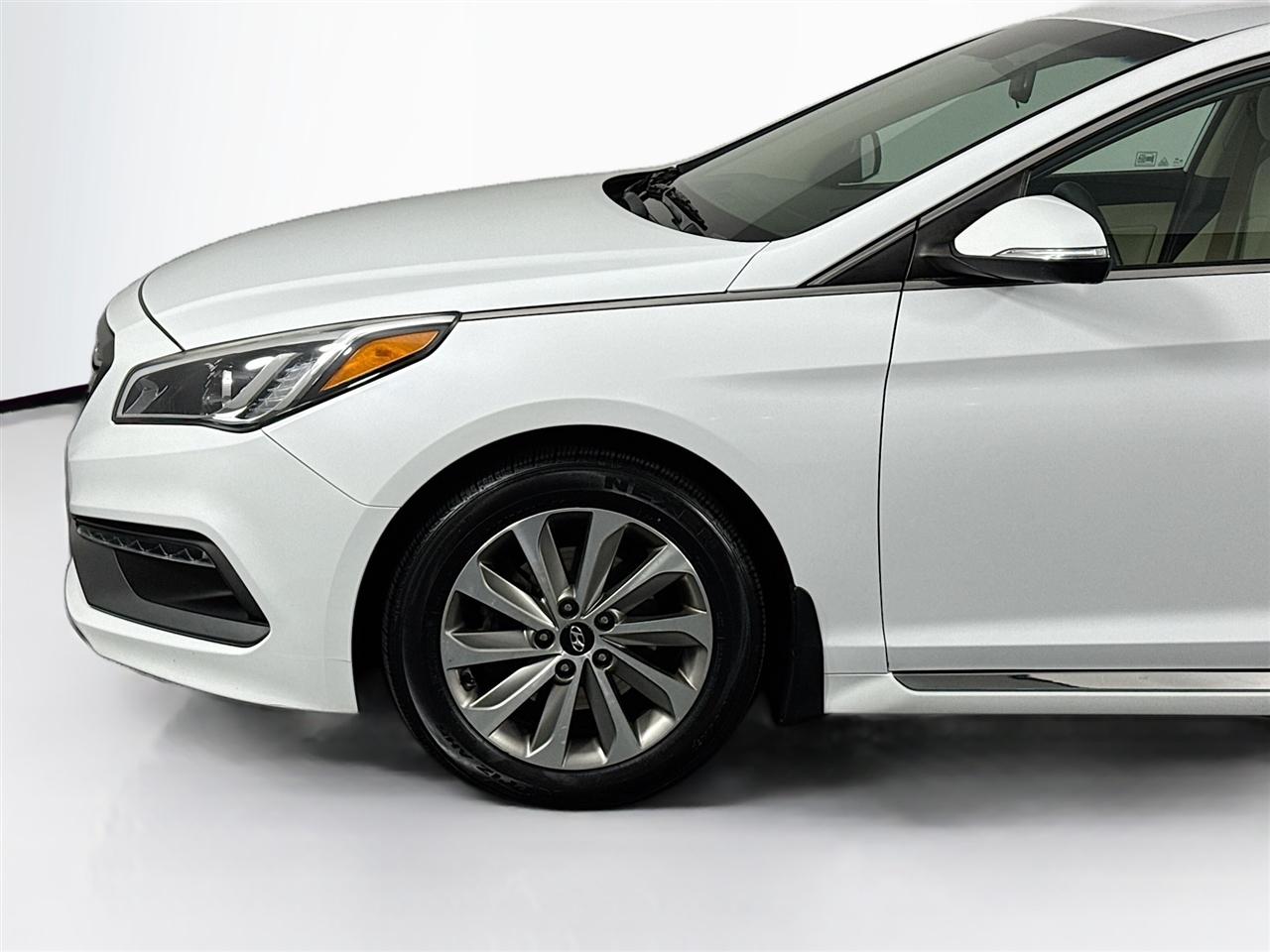 Hyundai Sonata 4dr Sdn 2.4L Sport PZEV 2016