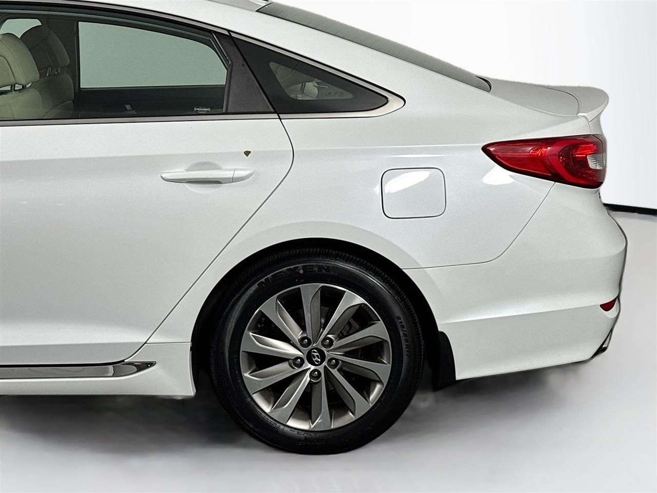 Hyundai Sonata 4dr Sdn 2.4L Sport PZEV 2016