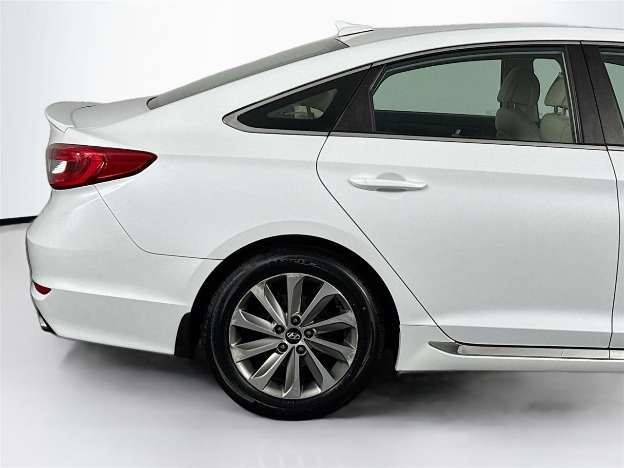 Hyundai Sonata 4dr Sdn 2.4L Sport PZEV 2016