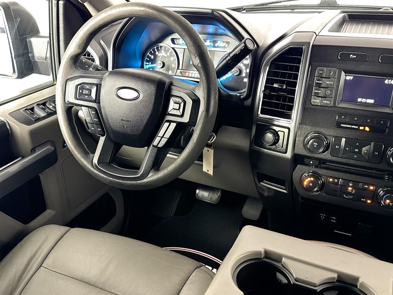 Ford F-150 4WD SuperCrew 145" XLT 2015