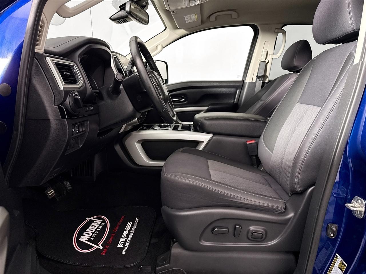 Nissan Titan 4x4 Crew Cab SV 2020