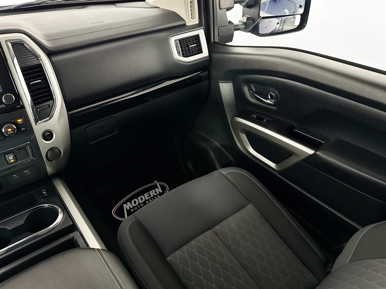 Nissan Titan 4x4 Crew Cab SV 2020