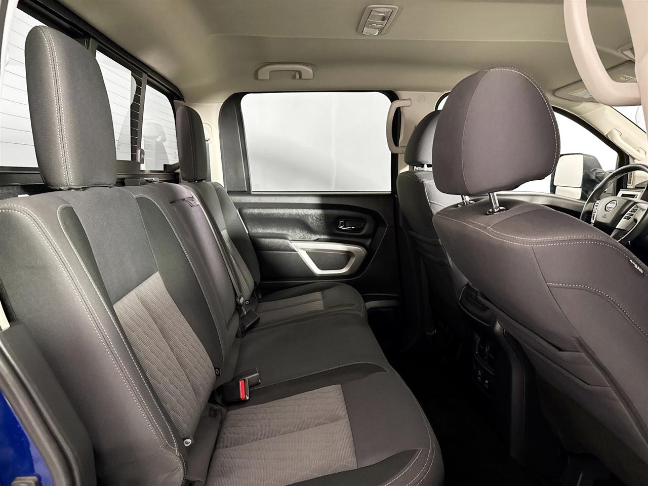 Nissan Titan 4x4 Crew Cab SV 2020