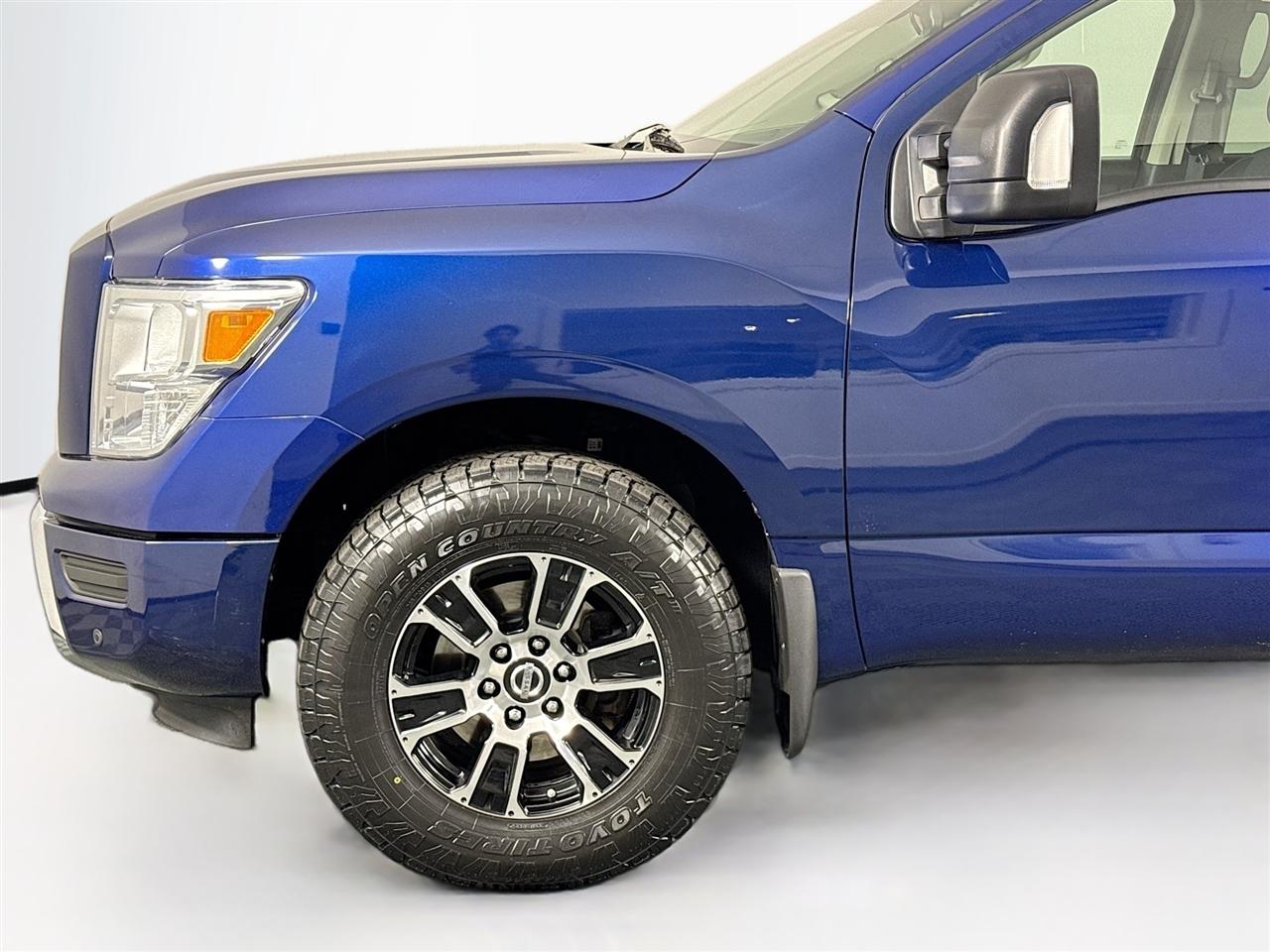 Nissan Titan 4x4 Crew Cab SV 2020