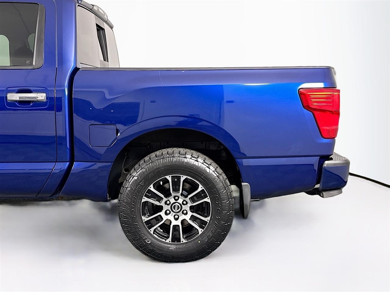 Nissan Titan 4x4 Crew Cab SV 2020