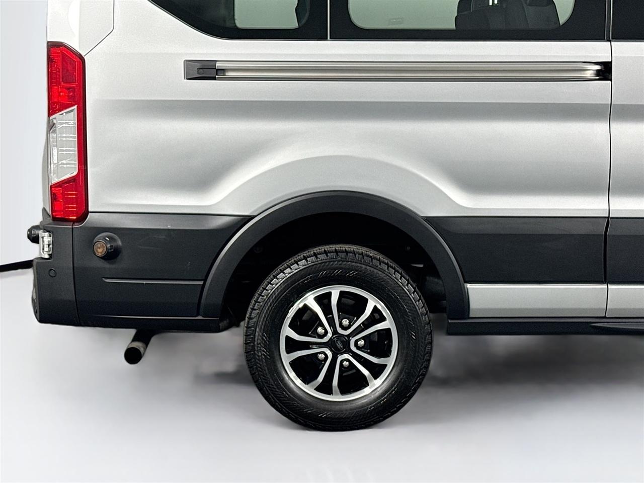 Ford Transit Passenger Wagon T-350 148" Low Roof XLT RWD 2024