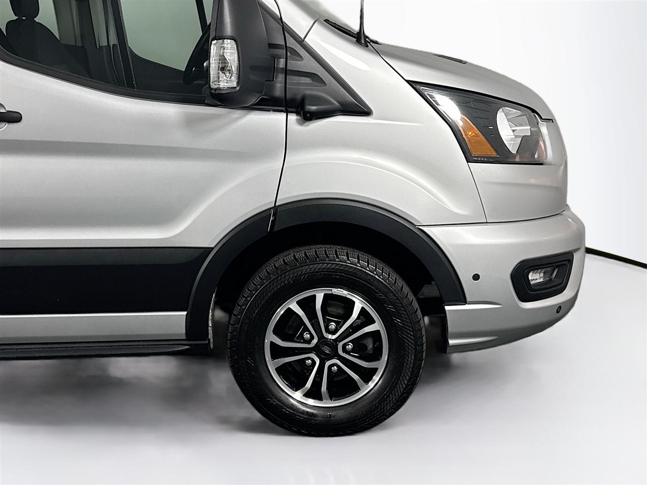 Ford Transit Passenger Wagon T-350 148" Low Roof XLT RWD 2024