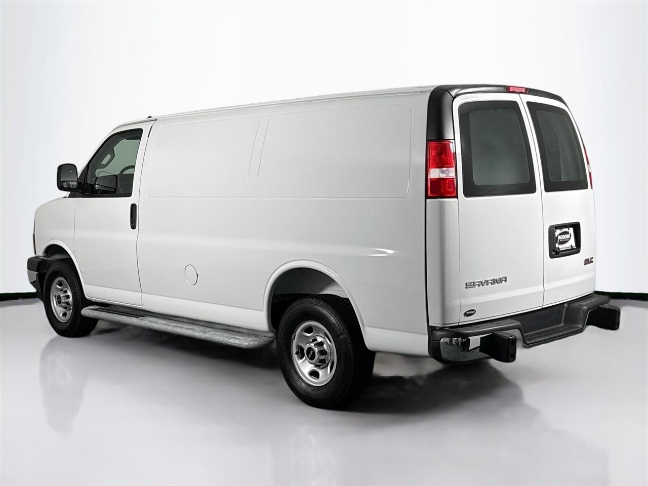 GMC Savana Cargo Van RWD 2500 135" 2025