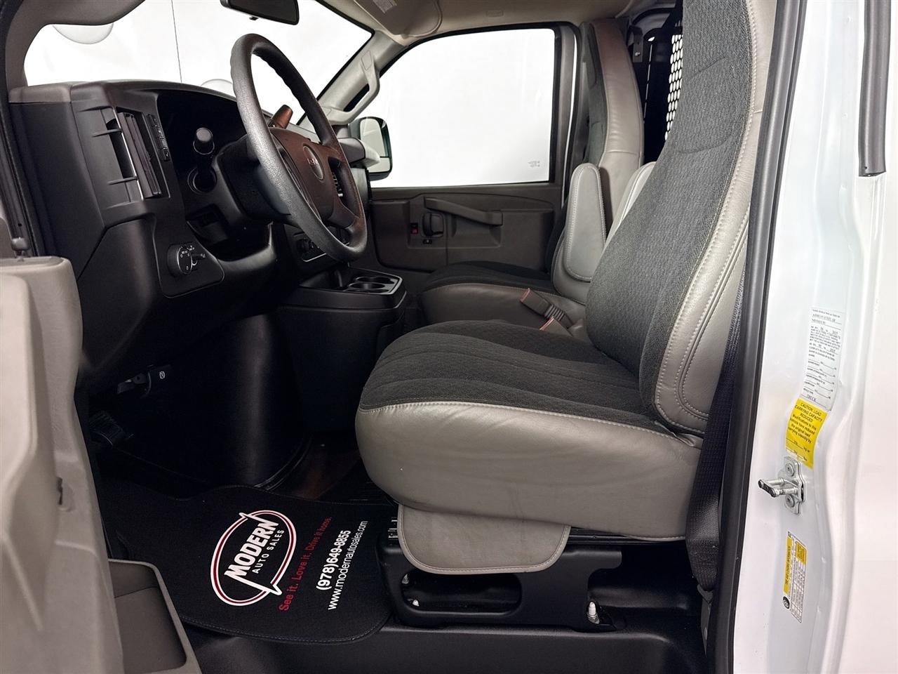 GMC Savana Cargo Van RWD 2500 135" 2025