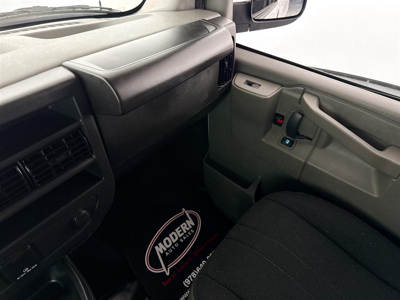 GMC Savana Cargo Van RWD 2500 135" 2025