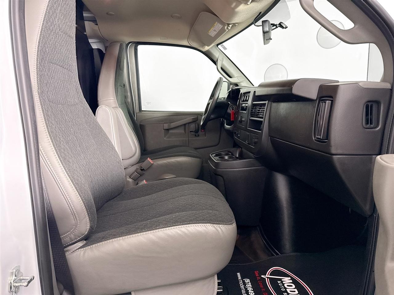 GMC Savana Cargo Van RWD 2500 135" 2025
