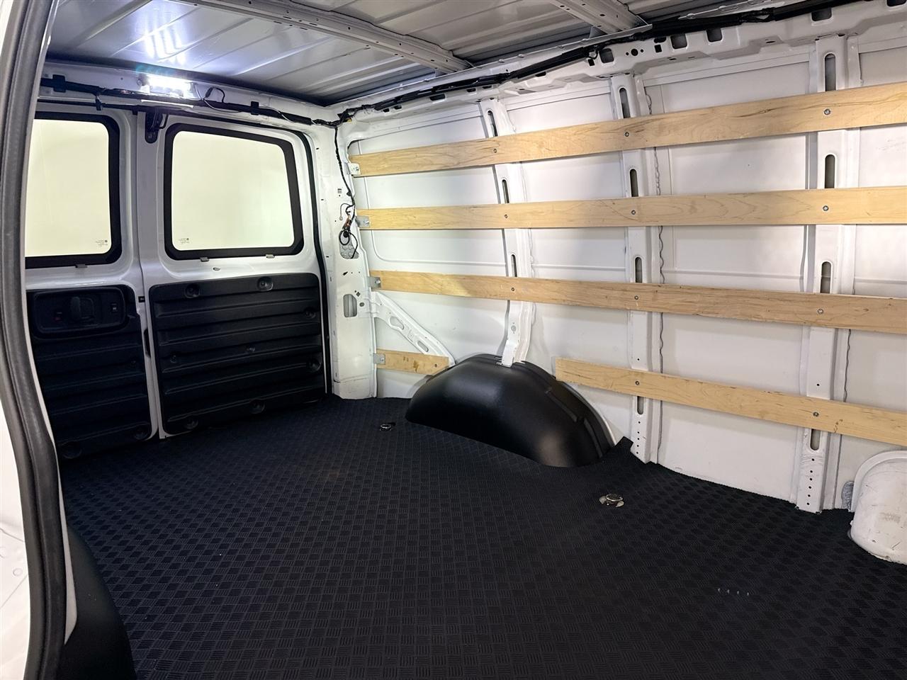 GMC Savana Cargo Van RWD 2500 135" 2025