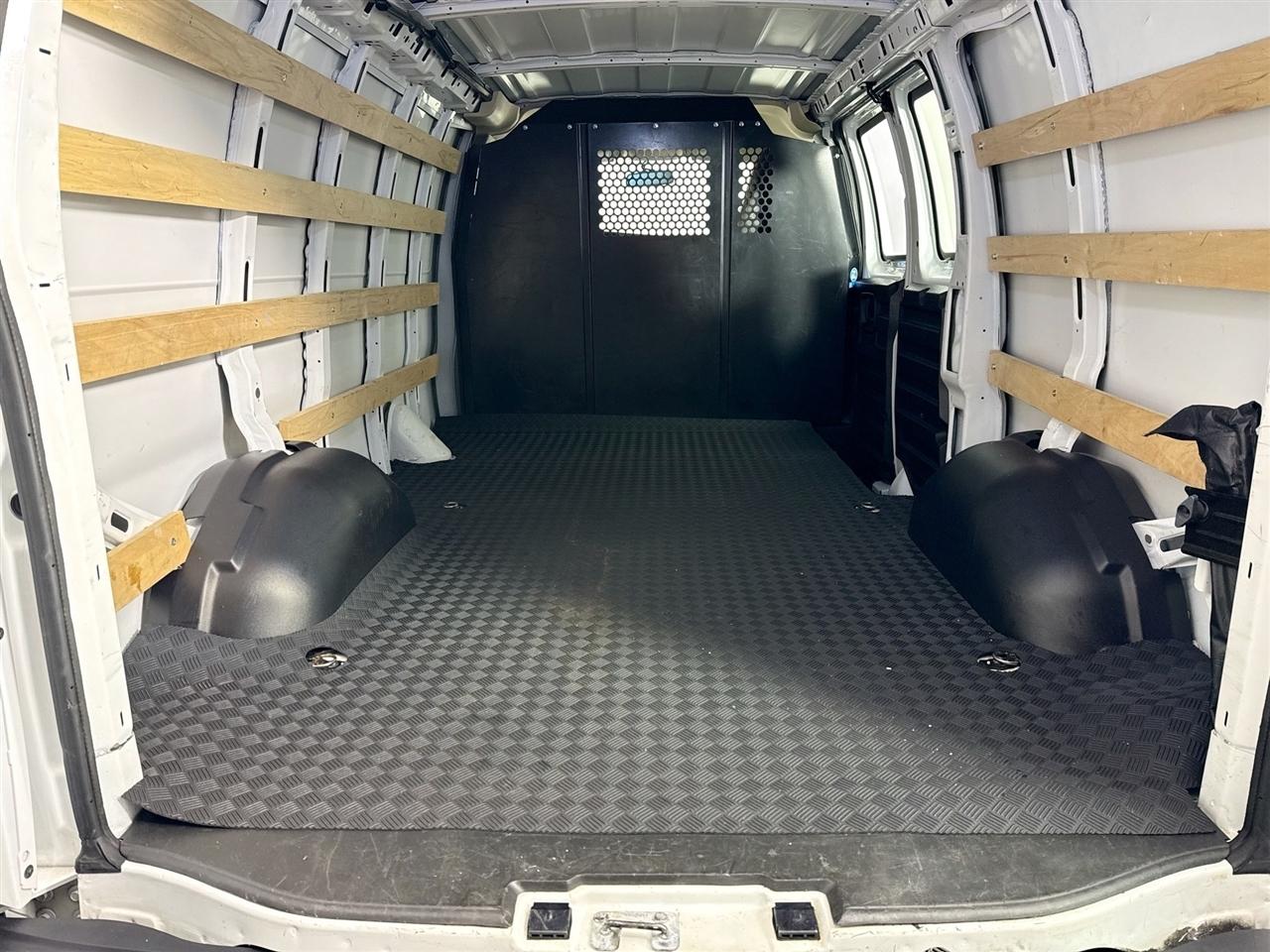 GMC Savana Cargo Van RWD 2500 135" 2025