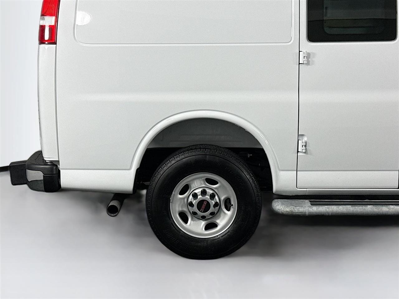 GMC Savana Cargo Van RWD 2500 135" 2025
