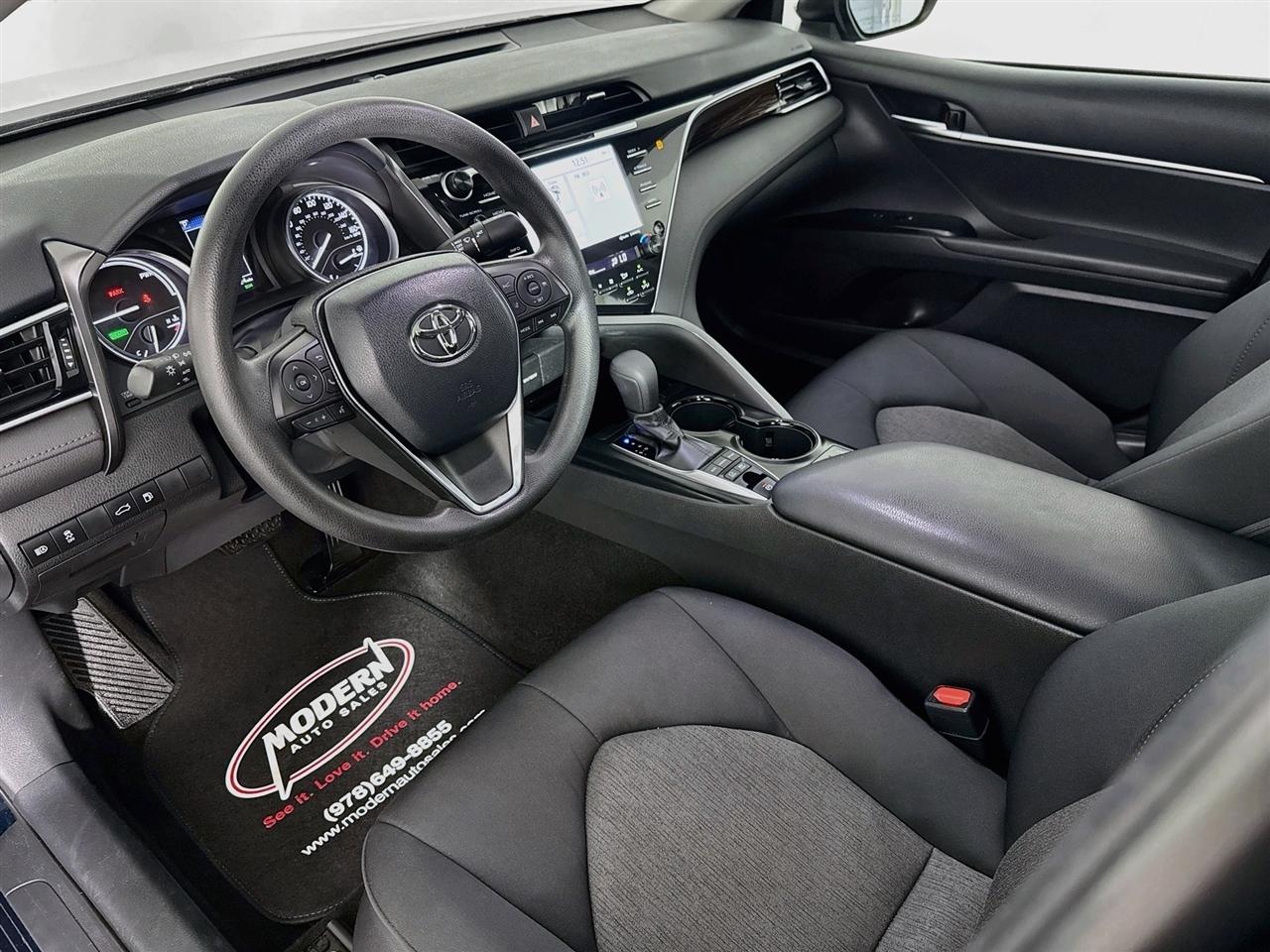 Toyota Camry Hybrid LE CVT (Natl) 2018