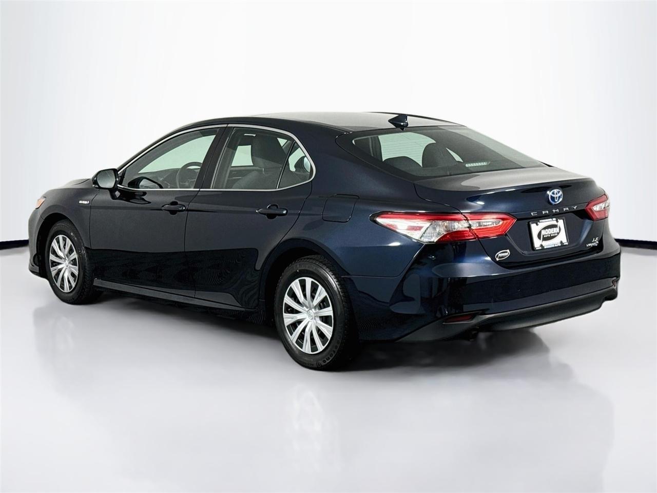 Toyota Camry Hybrid LE CVT (Natl) 2018