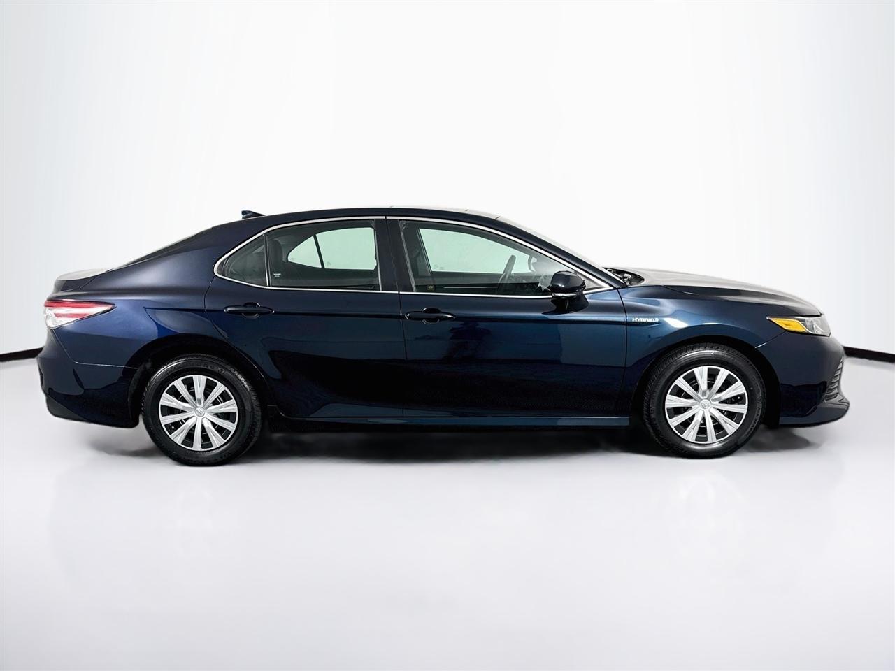 Toyota Camry Hybrid LE CVT (Natl) 2018