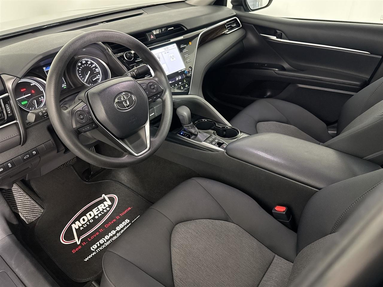 Toyota Camry Hybrid LE CVT (Natl) 2018