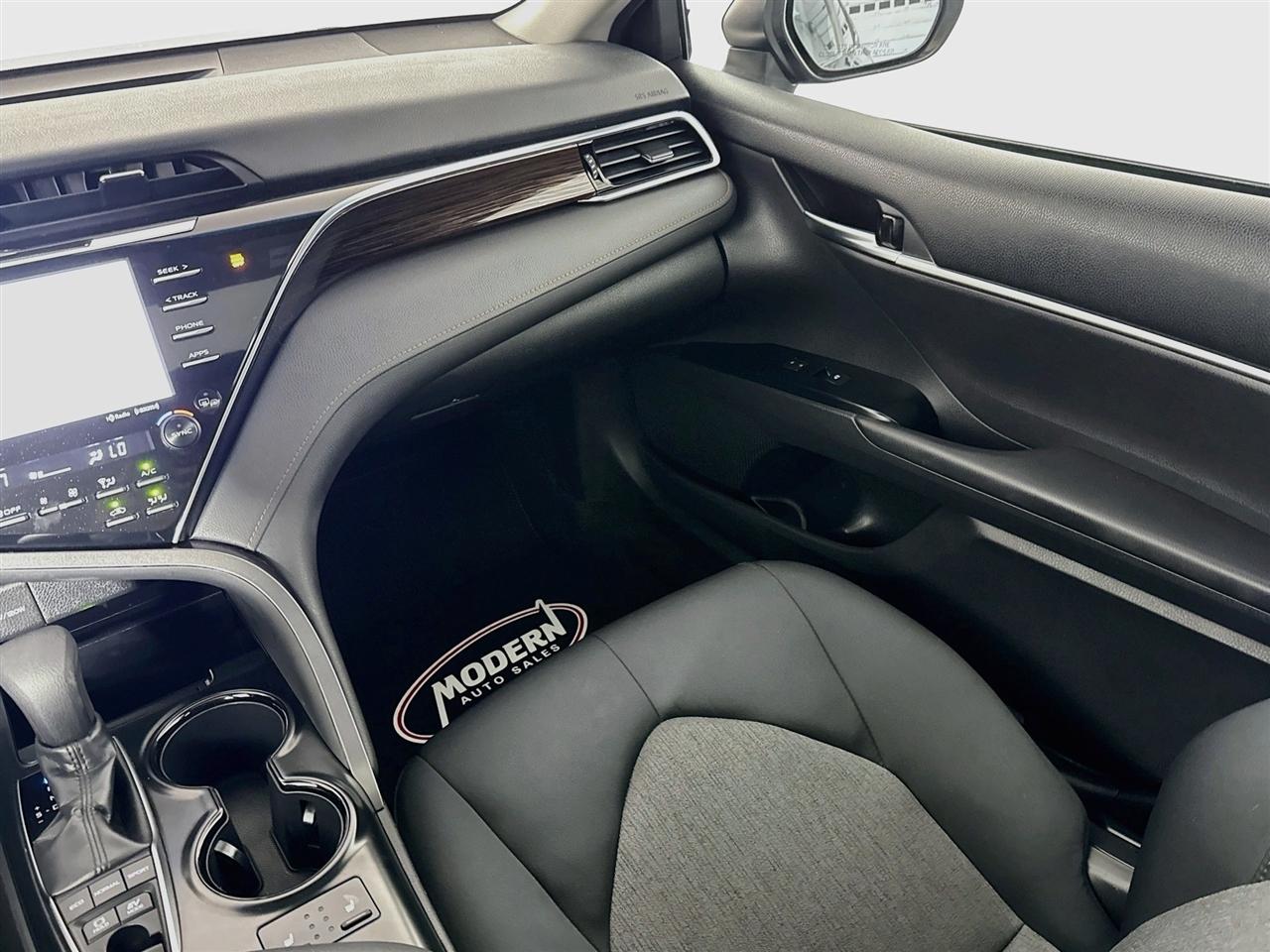 Toyota Camry Hybrid LE CVT (Natl) 2018