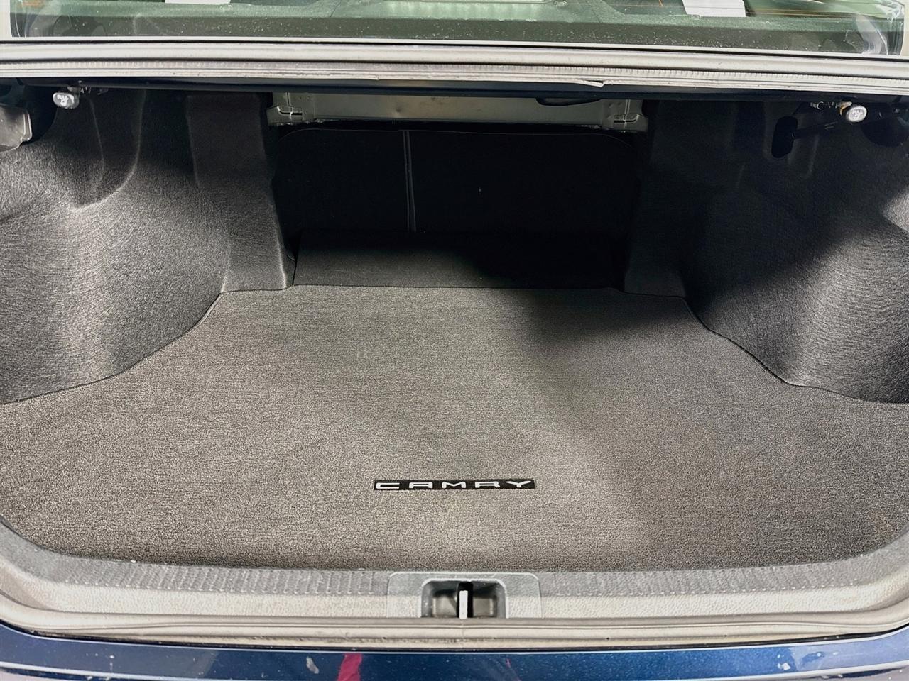 Toyota Camry Hybrid LE CVT (Natl) 2018