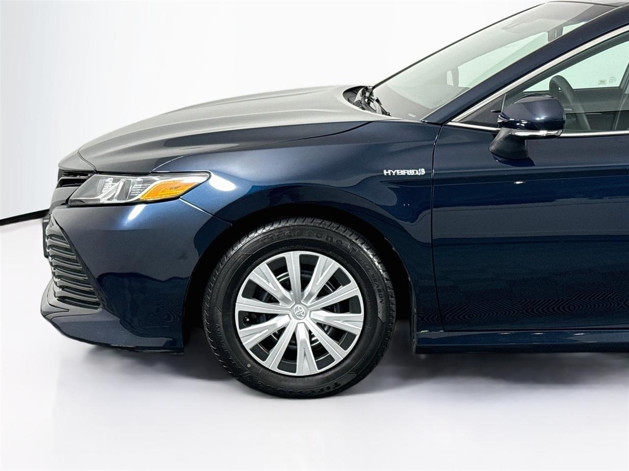 Toyota Camry Hybrid LE CVT (Natl) 2018