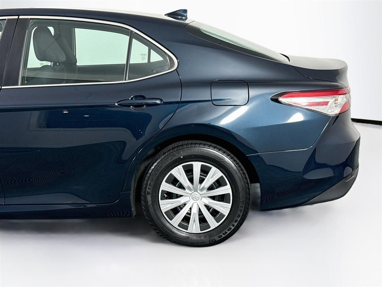 Toyota Camry Hybrid LE CVT (Natl) 2018