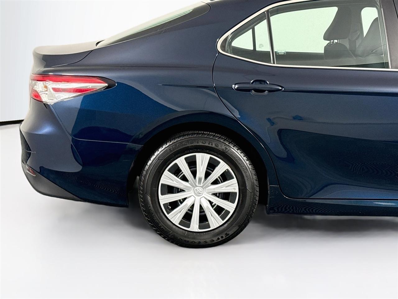 Toyota Camry Hybrid LE CVT (Natl) 2018