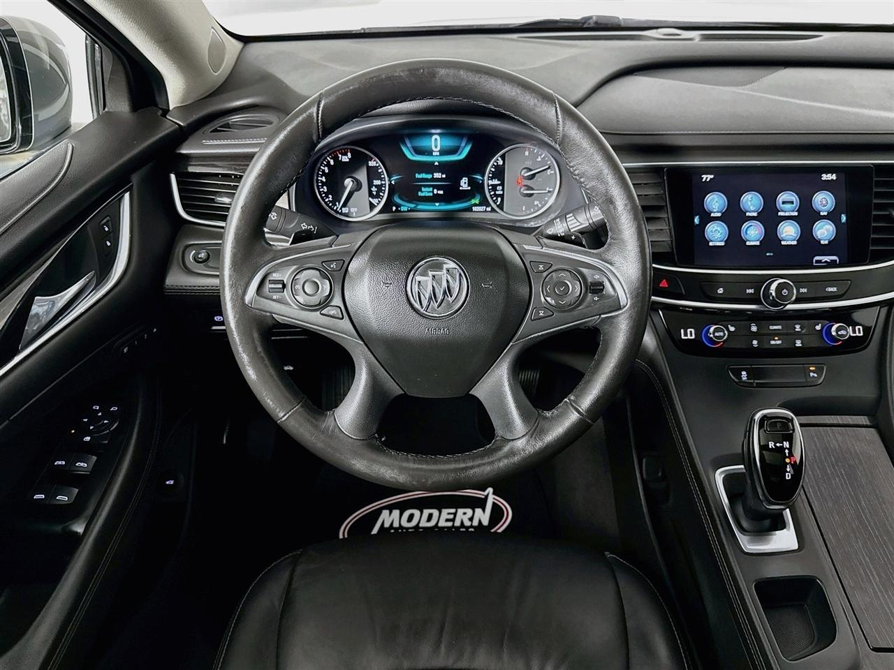 Buick LaCrosse 4dr Sdn Essence FWD 2017