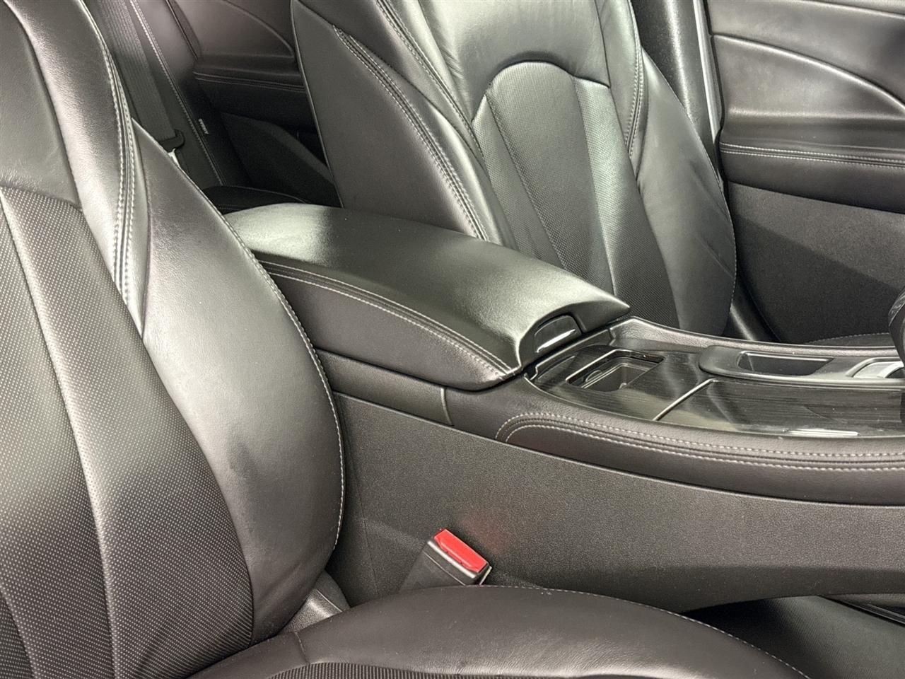 Buick LaCrosse 4dr Sdn Essence FWD 2017