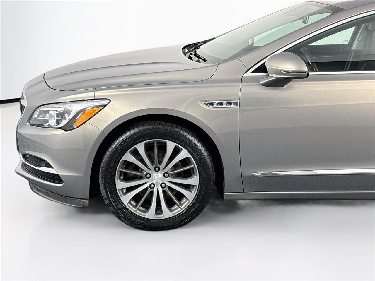 Buick LaCrosse 4dr Sdn Essence FWD 2017