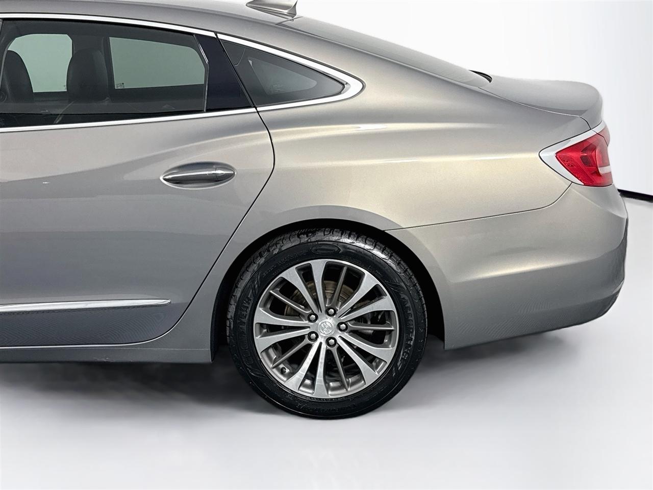 Buick LaCrosse 4dr Sdn Essence FWD 2017