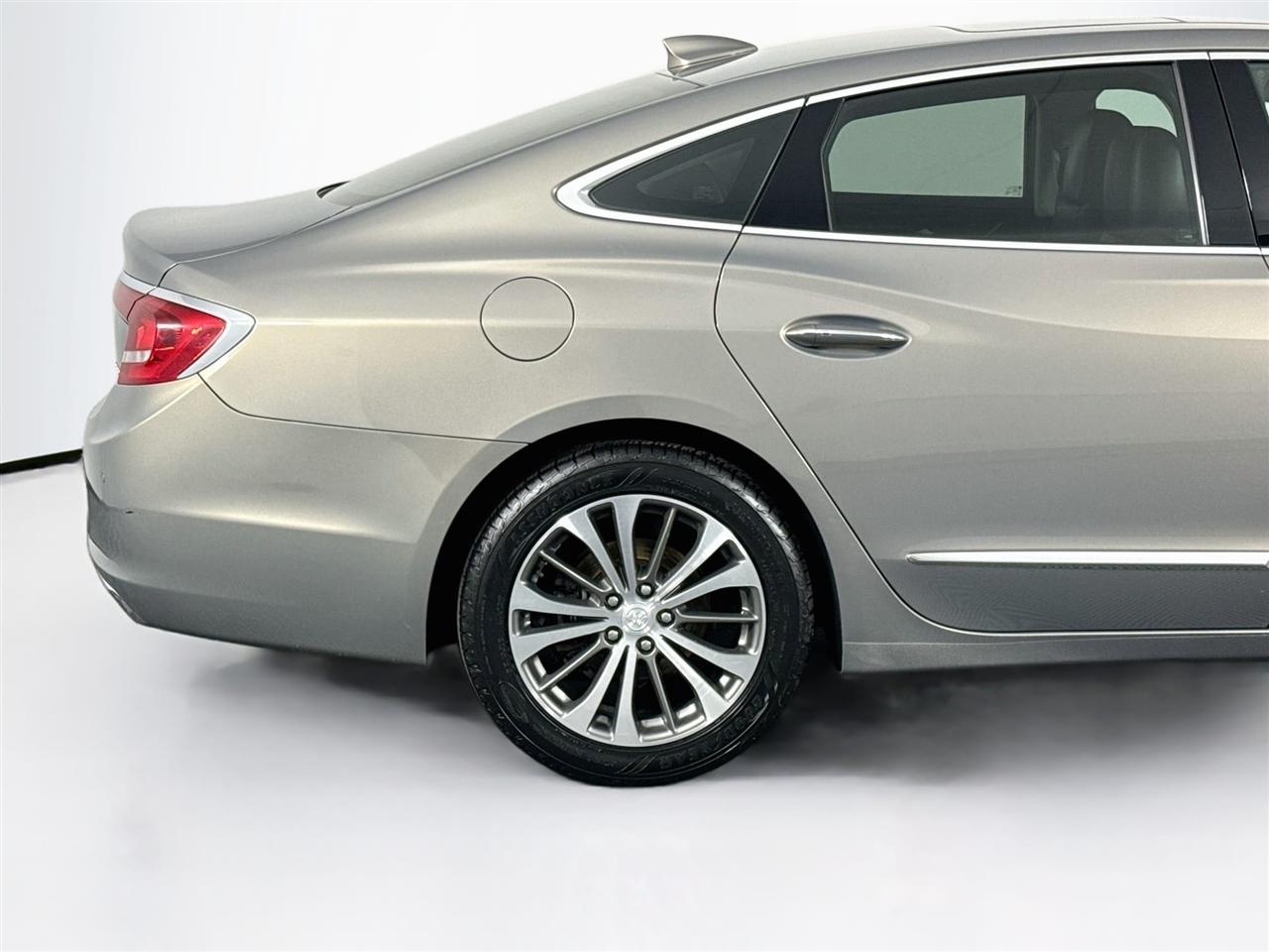 Buick LaCrosse 4dr Sdn Essence FWD 2017